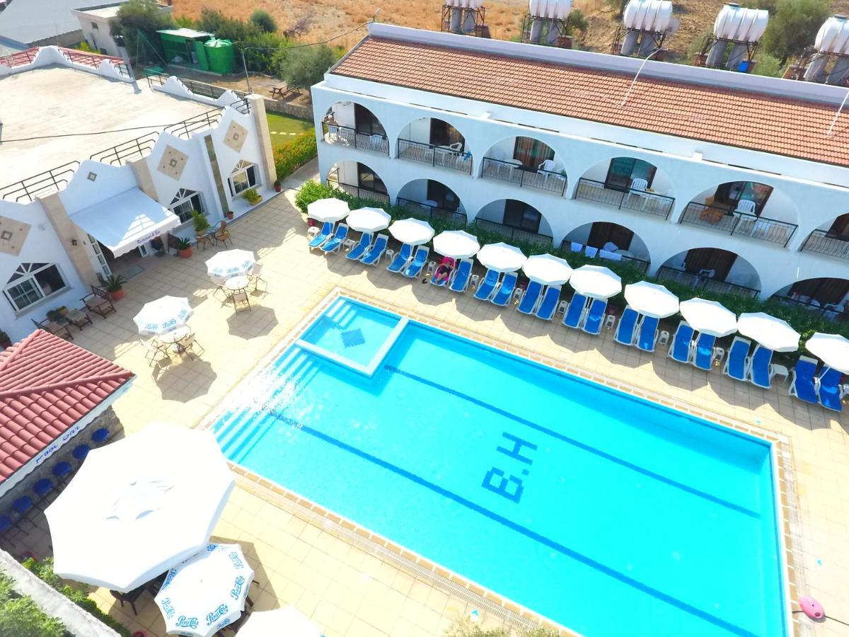 Bare Hill Holiday Apartments Krini Exteriér fotografie